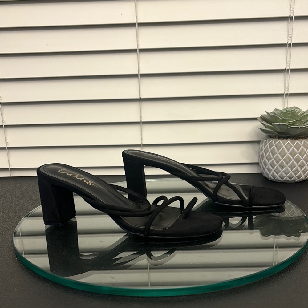 Lulu's Black Strappy Women's Heels Toe Loop 8.5 - Picture 4 of 10